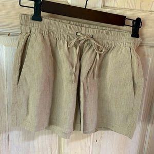 Theory Kinzie Crunch 2 Melange Elastic Waist Shorts in Hay Beige. Women’s size P